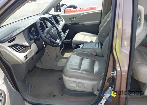 2018 Toyota Sienna Xle 8 Passenger z USA, uszkodzony, nr VIN 5TDYZ3DC8JS954640